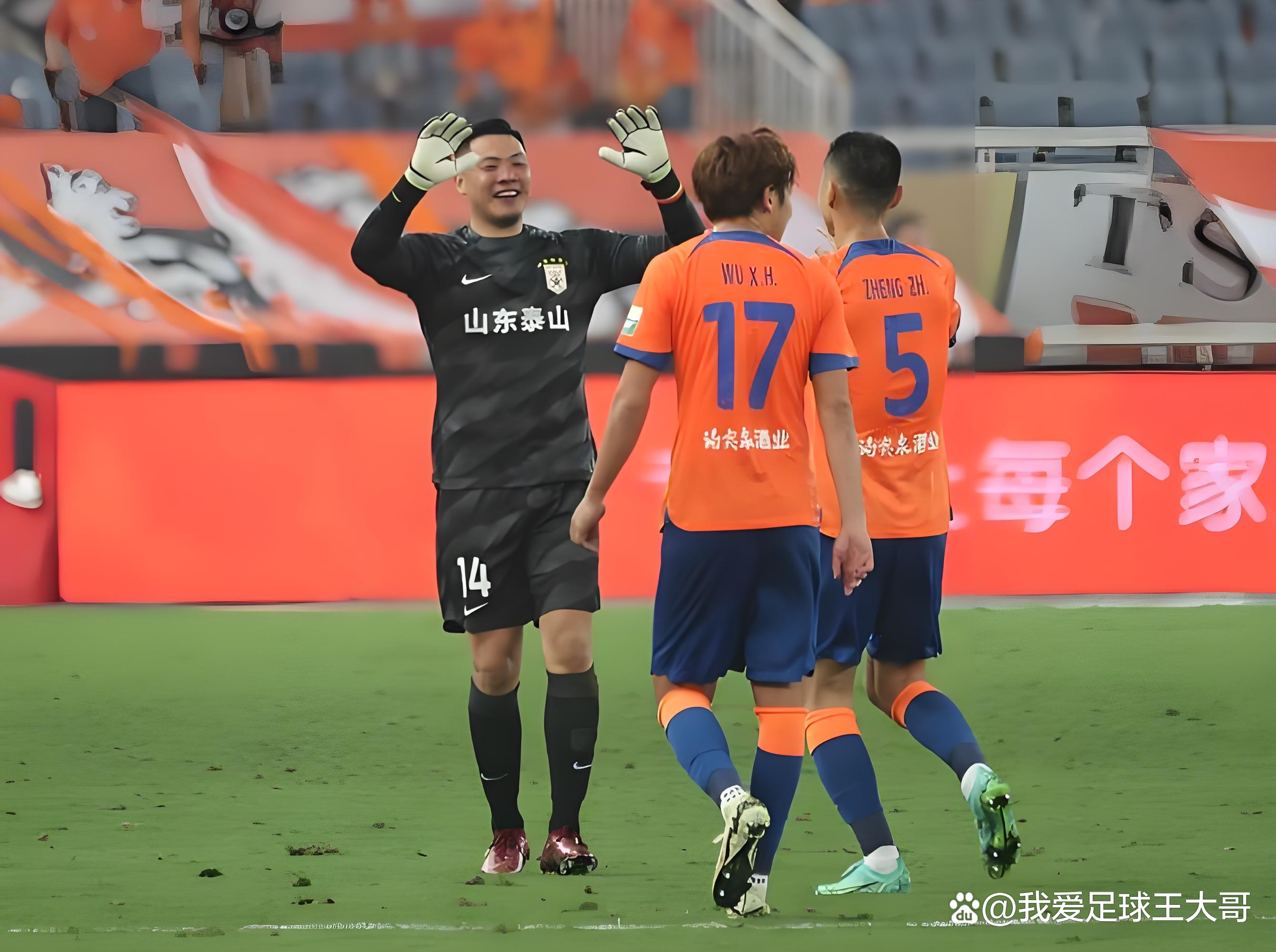 包含山东泰山迎社区盾关键赛；集结日单刀错失；压力陡增；更衣室氛围转暖的词条